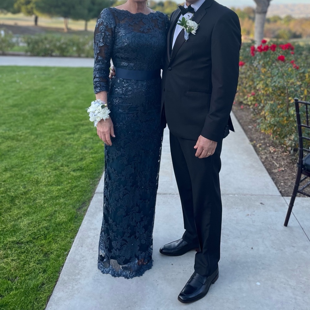 Tadashi Shoji Navy Blue Sequined Gown 3/4ths arm length with belt SIZE 6